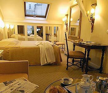 Noir Hotel