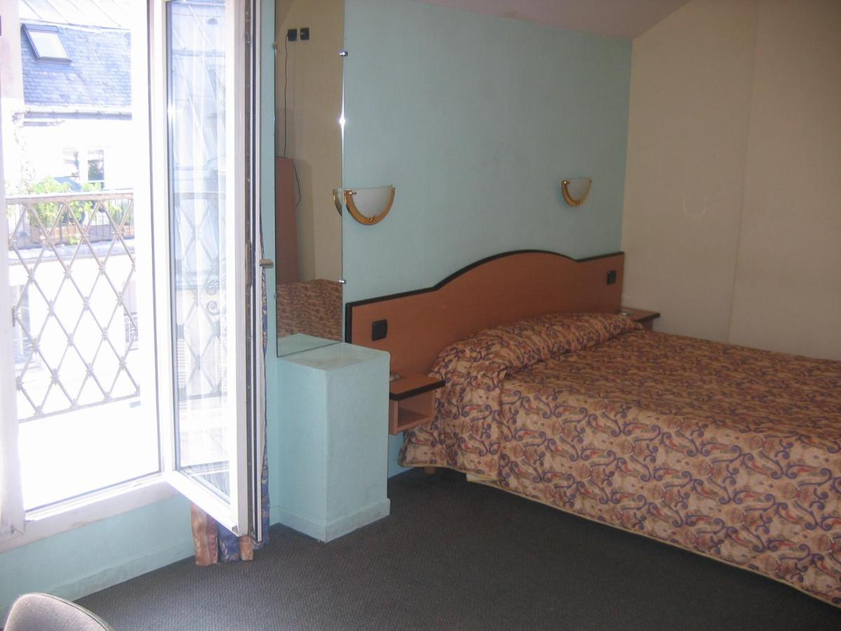 Hotel Ferney République Paris