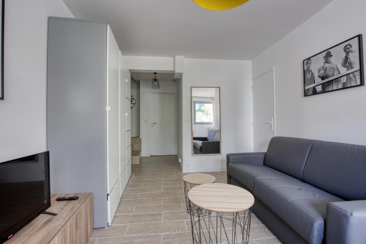 Charming In The Heart Of The 19th Appartement