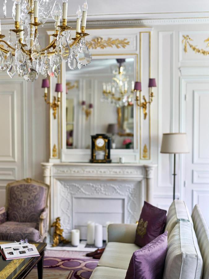 Plaza Athenee - Dorchester Collection Hotel Paris