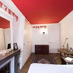 Place De La Republique Hideaway