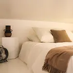 New Apt Close To Pere Lachaise