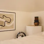 New Apt Close To Pere Lachaise