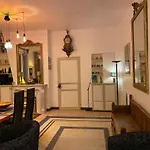 Romantic Apartment In Paris