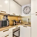 14 Luxury Flat Eiffel Design 1
