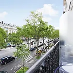 Suite Junior Avec Balcon Et Vue Sur Arc De Triomphe