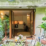 Un coin de paradis avec jardin à Montmartre