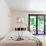 Un coin de paradis avec jardin à Montmartre