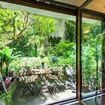 Un coin de paradis avec jardin à Montmartre