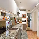 Beautiful Flat Close To Montmartre In Paris - Welkeys