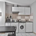 Modern Flat On Courtyard At The Heart Of Paris Close To Bnf - Welkeys