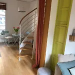 Petit appartement lumineux et atypique à Paris 14.