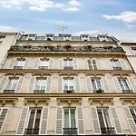 Chic Studio With Terrace Downtown Paris