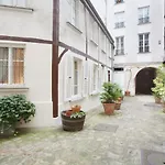 Superb apartment Place des Vosges Le Marais (Charles V)