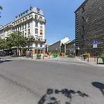 Welkeys - Crozatier Apartment