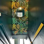indépendant flat: canal st martin&trains stations!