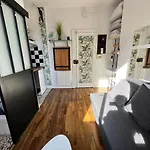 Nice little Apartment center Paris