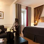 La Tremoille Paris