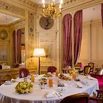 Hotel Raphael