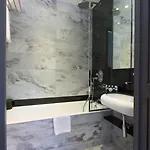 Hotel Lumen Paris Louvre