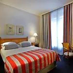 Royal Hotel Paris Champs Elysees