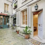 CMG - Place des Vosges - Le Marais 2