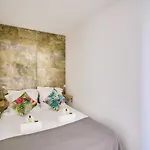 Sweet Apartment In The Heat Of The 15Th