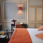 Hotel De L\'Universite