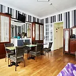 Hotel Tiquetonne