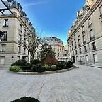 Paris : Studio Avenue Montaigne, Champs-Elysees