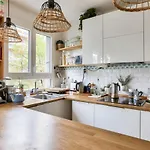 Bright Apartment For 4 With Balcony
