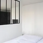 Brand New Parisian Nest Near The Arc De Triomphe