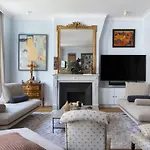 Veeve - Artful Elegance