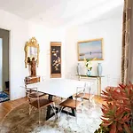 Veeve - Artful Elegance