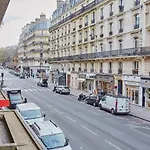 Apartment Notre Dame De Paris By Studio Prestige