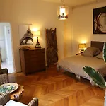 A Room In Paris