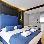 Couples Getaway Unit With Jacuzzi - City Center
