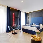 Couples Getaway Unit With Jacuzzi - City Center
