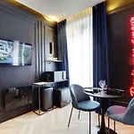 Couples Getaway Unit With Jacuzzi - City Center
