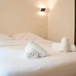 Bright & Spacious Apartment In Madeleine