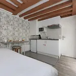 Studio Fonctionnel A Deux Pas Du Musee Grevin - 2P