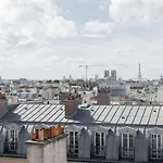 Bright And Homely 1 Bedroom Rooftop Apartment In The Marais In Paris
