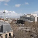 Bright And Homely 1 Bedroom Rooftop Apartment In The Marais In Paris