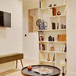 Elegant Apartment In Le Marais