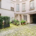 Charming Refurbished Studio -Maraisbeaubourg