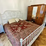Cozy Apartment With A Garden View In The 17Th Quartier