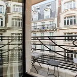 Madelaine - Opera City Apartment