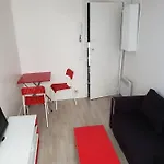 Cute And Quiet Appartment In Montmartre