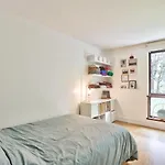 Bright Apartment With Balcony For 2 - Paris 18