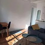 Tres Parisien Et Ensoleille